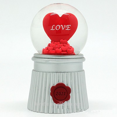 resin glitter water globe pretty good lover snow globe for sale