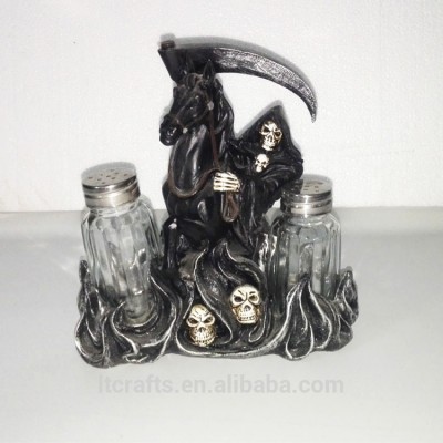 Resin skull head unique personalized salt and pepper shaker holders